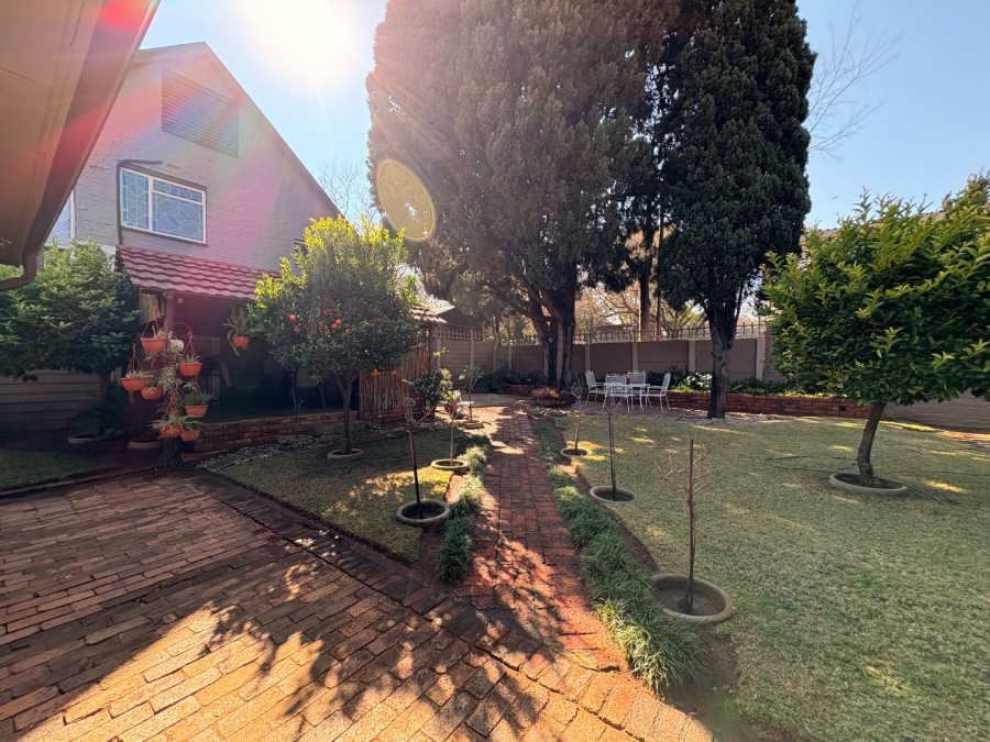 4 Bedroom Property for Sale in Wilkoppies North West